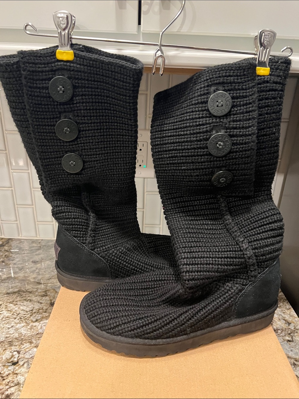 ✨ UGG Women's Classic Cardy Knit Boots – Excellent Pre-Owned Condition! ✨